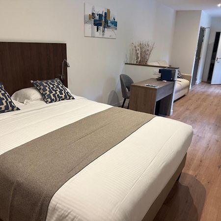 Logis Hotel Le Petit Casset 라부와세 외부 사진