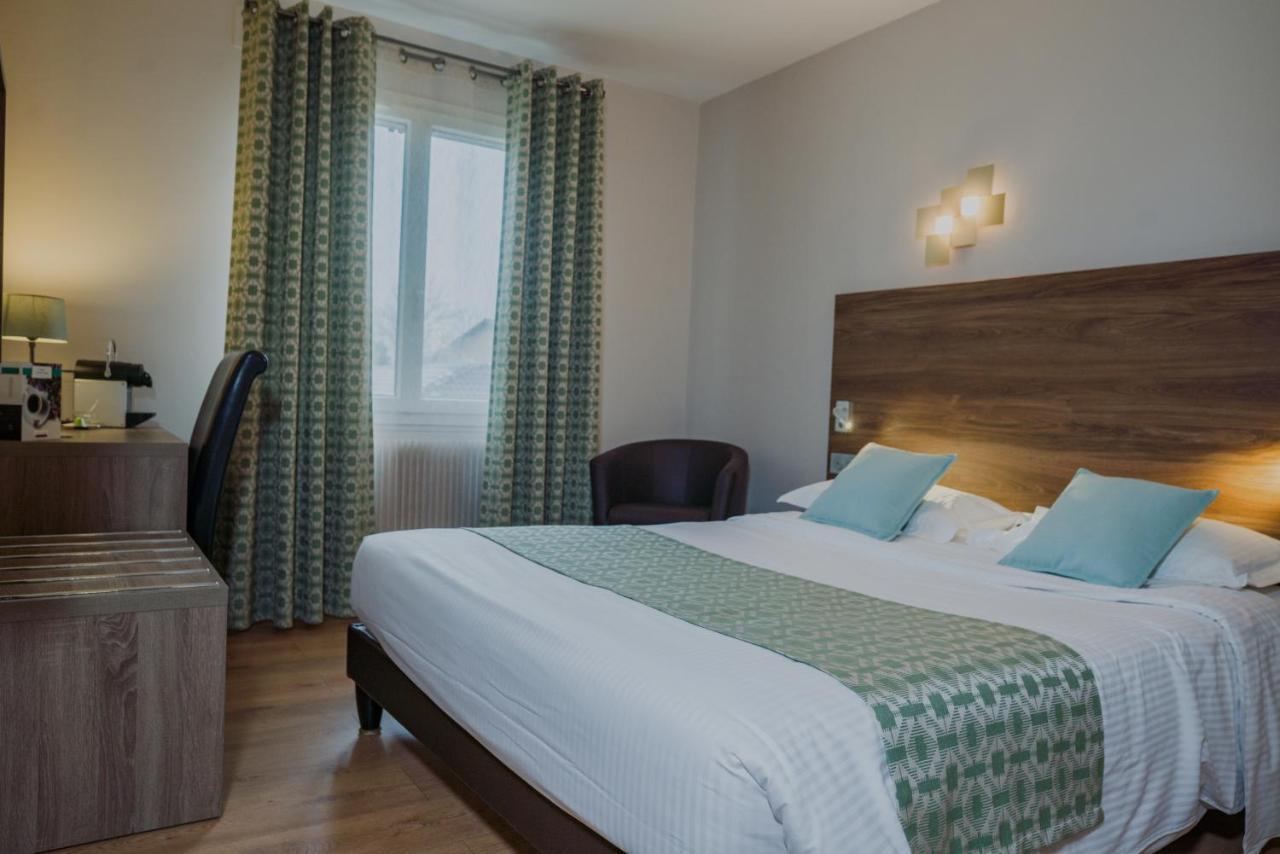 Logis Hotel Le Petit Casset 라부와세 외부 사진