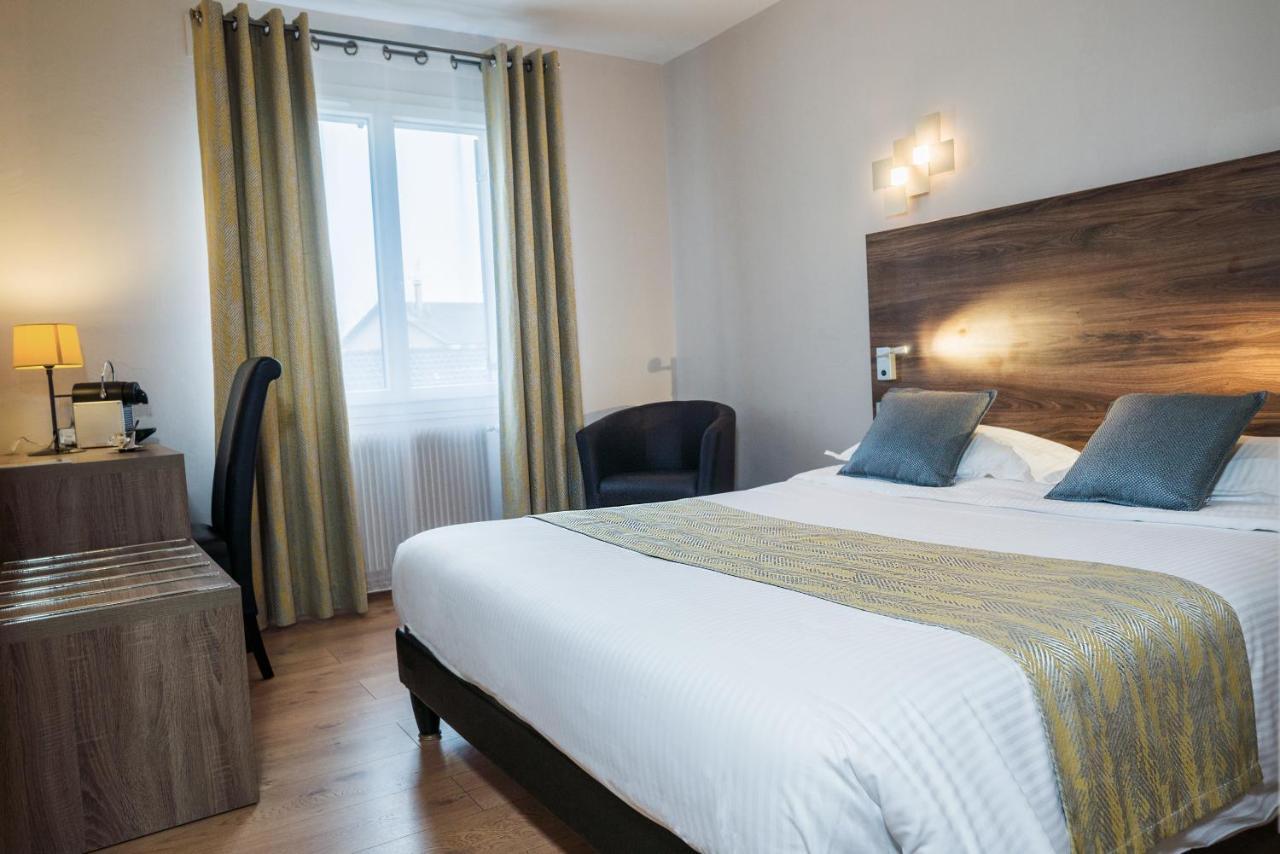 Logis Hotel Le Petit Casset 라부와세 외부 사진