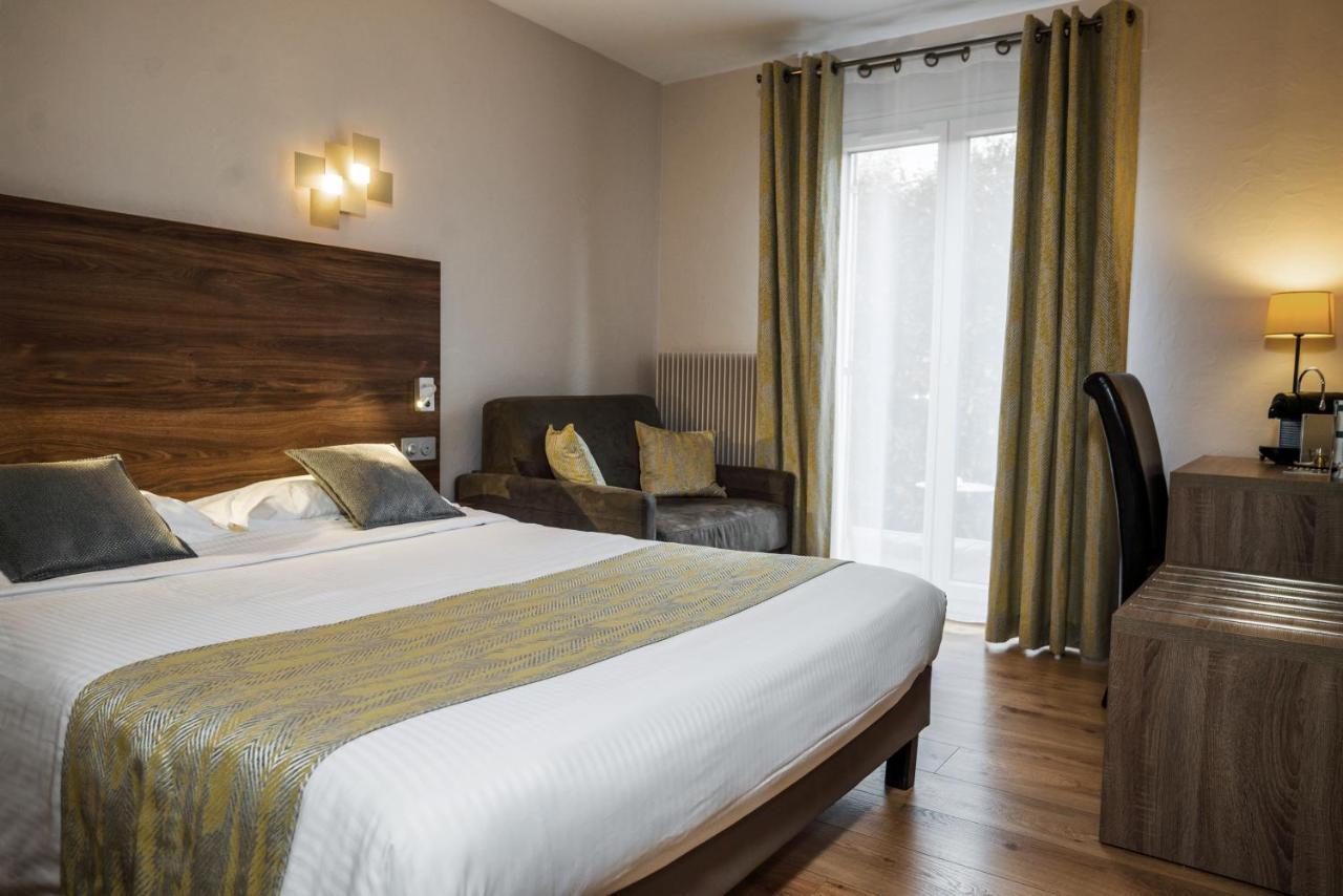 Logis Hotel Le Petit Casset 라부와세 외부 사진