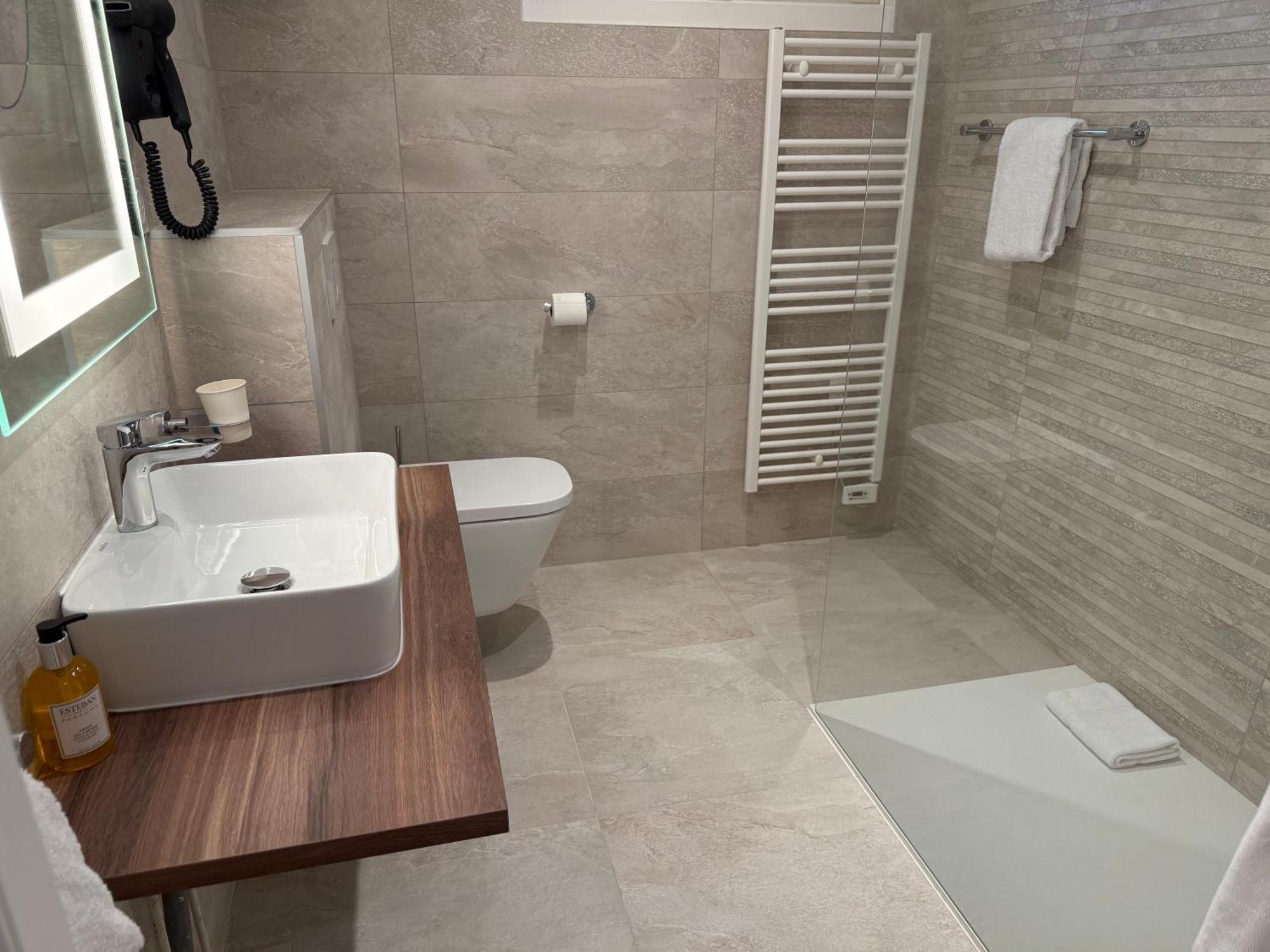 Logis Hotel Le Petit Casset 라부와세 외부 사진