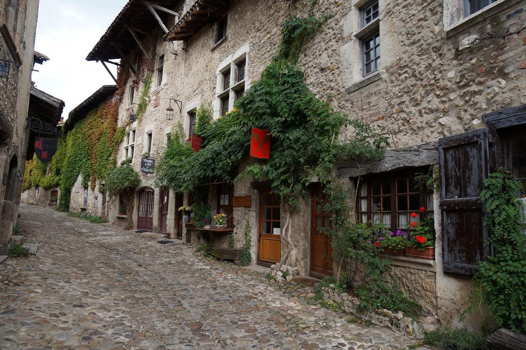 Logis Hotel Le Petit Casset 라부와세 외부 사진