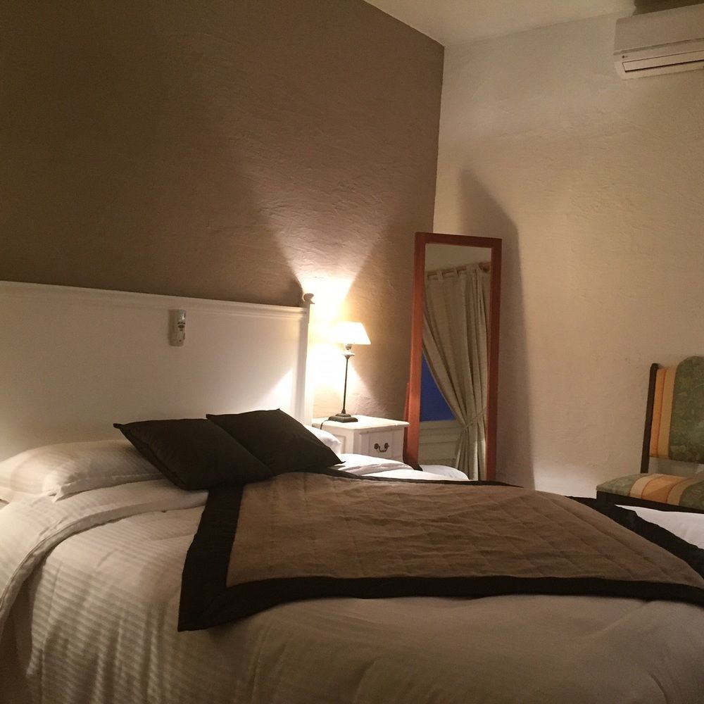 Logis Hotel Le Petit Casset 라부와세 외부 사진