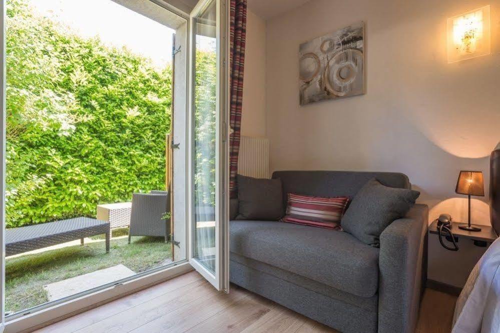 Logis Hotel Le Petit Casset 라부와세 외부 사진