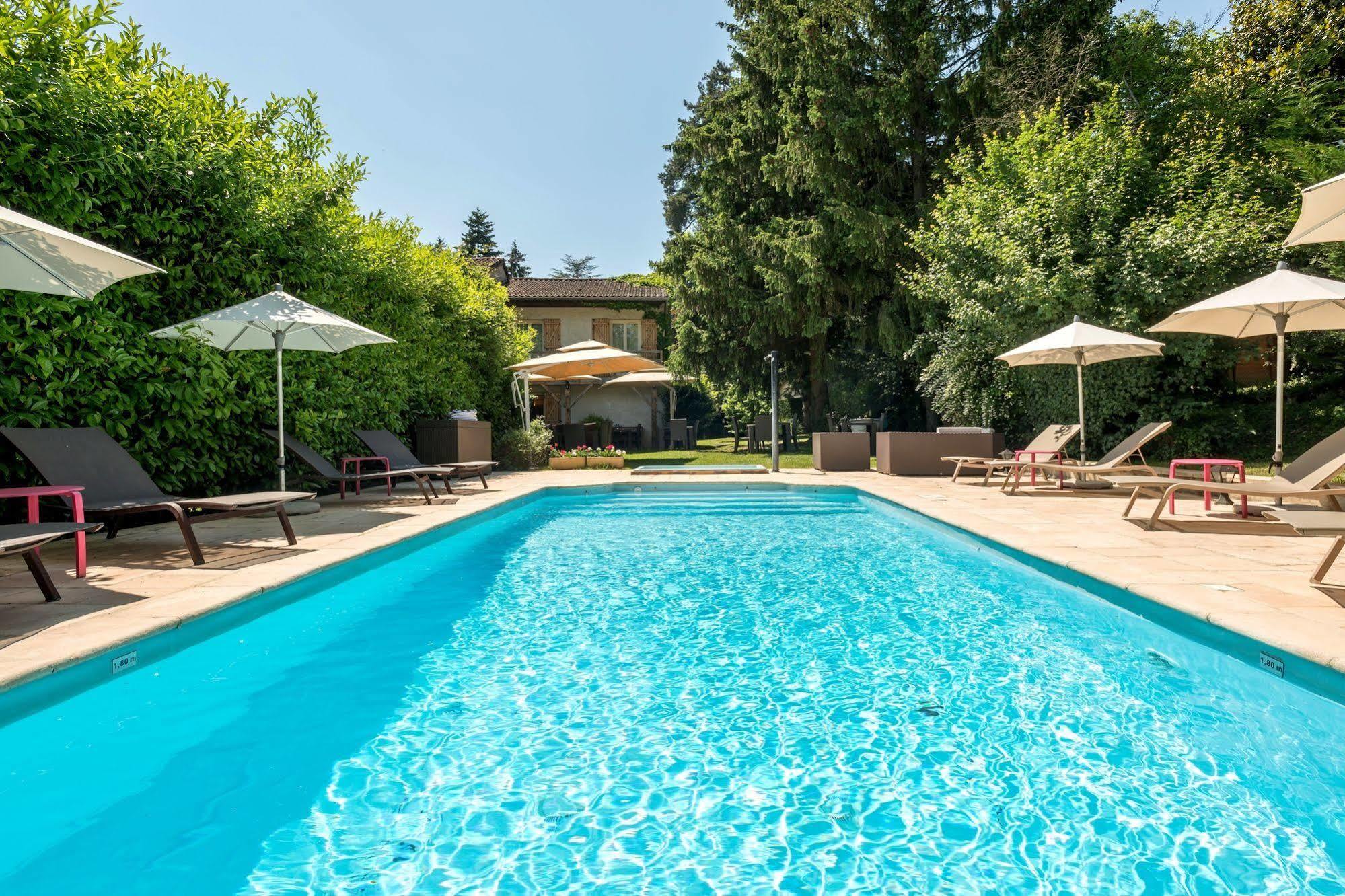 Logis Hotel Le Petit Casset 라부와세 외부 사진