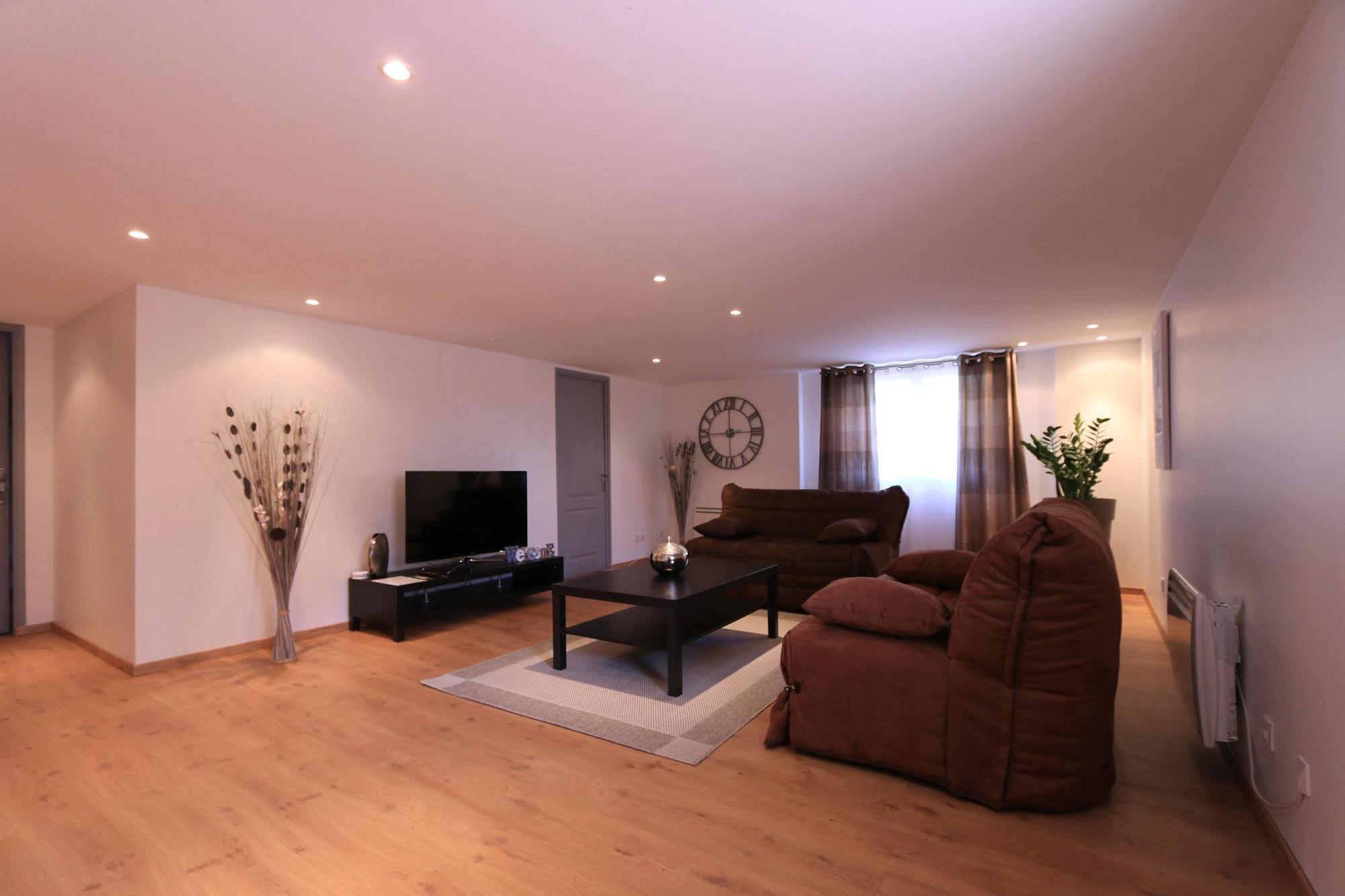 Logis Hotel Le Petit Casset 라부와세 외부 사진
