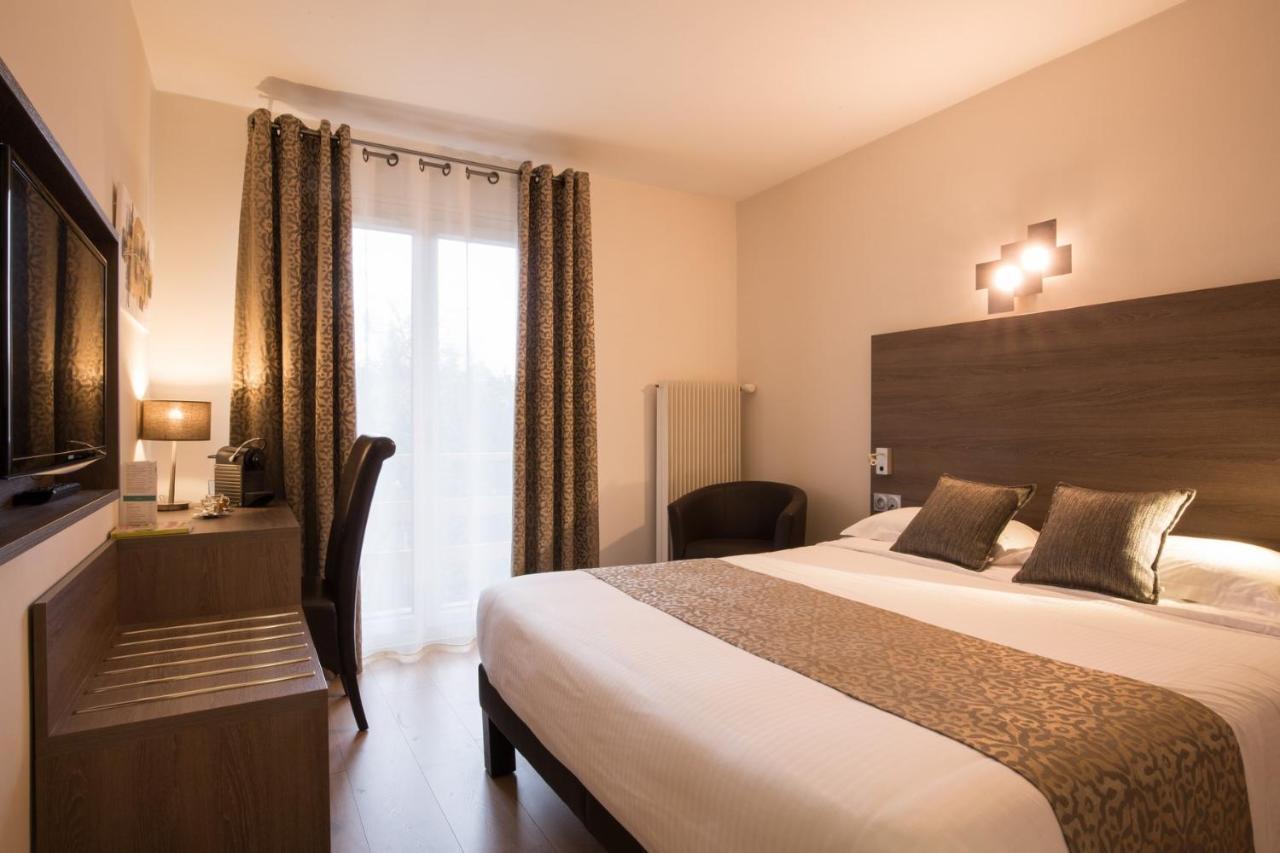 Logis Hotel Le Petit Casset 라부와세 외부 사진